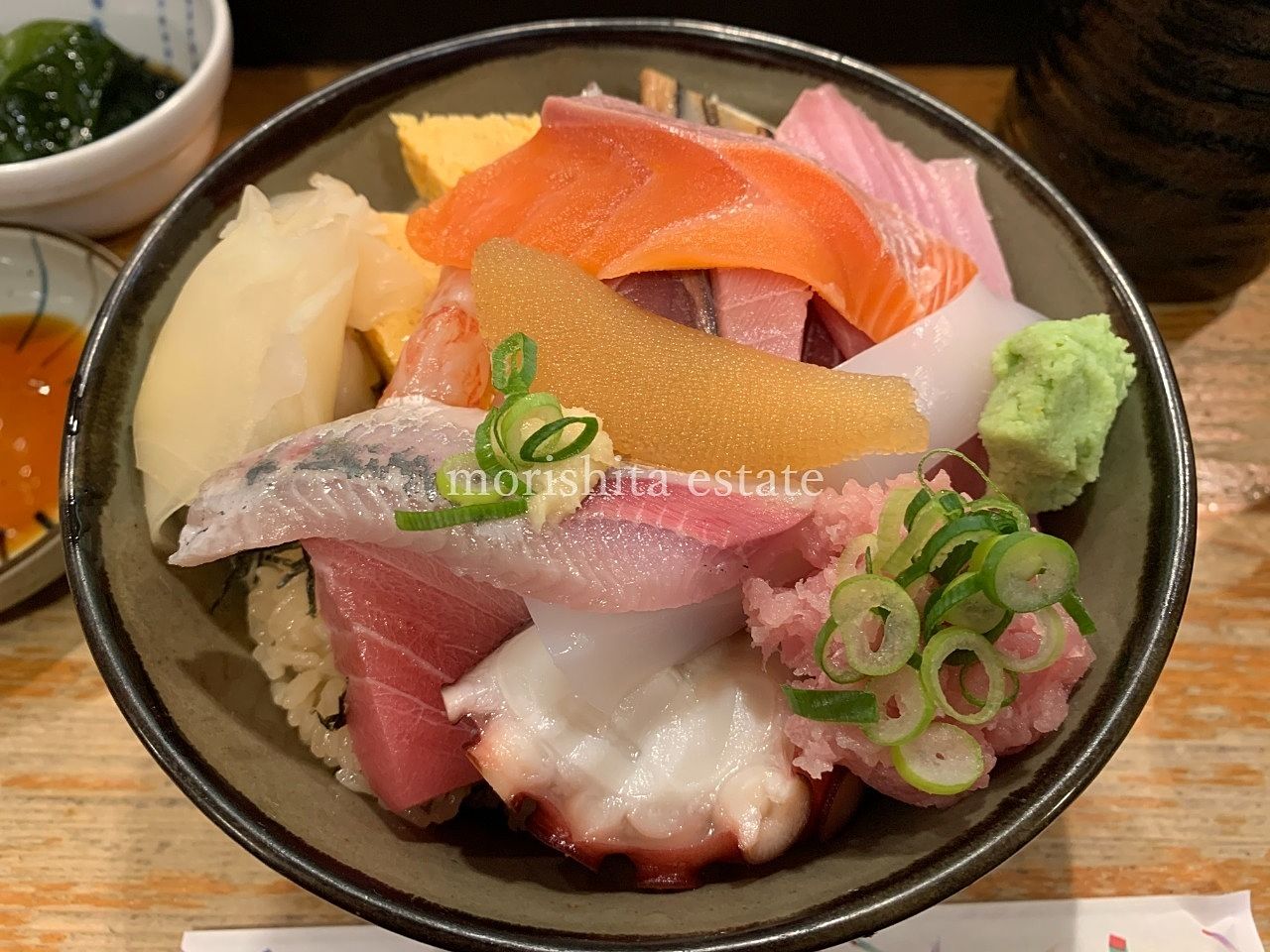 高橋　ふくべ寿司　新鮮　江戸前　海鮮丼　にぎり　大盛り　写真