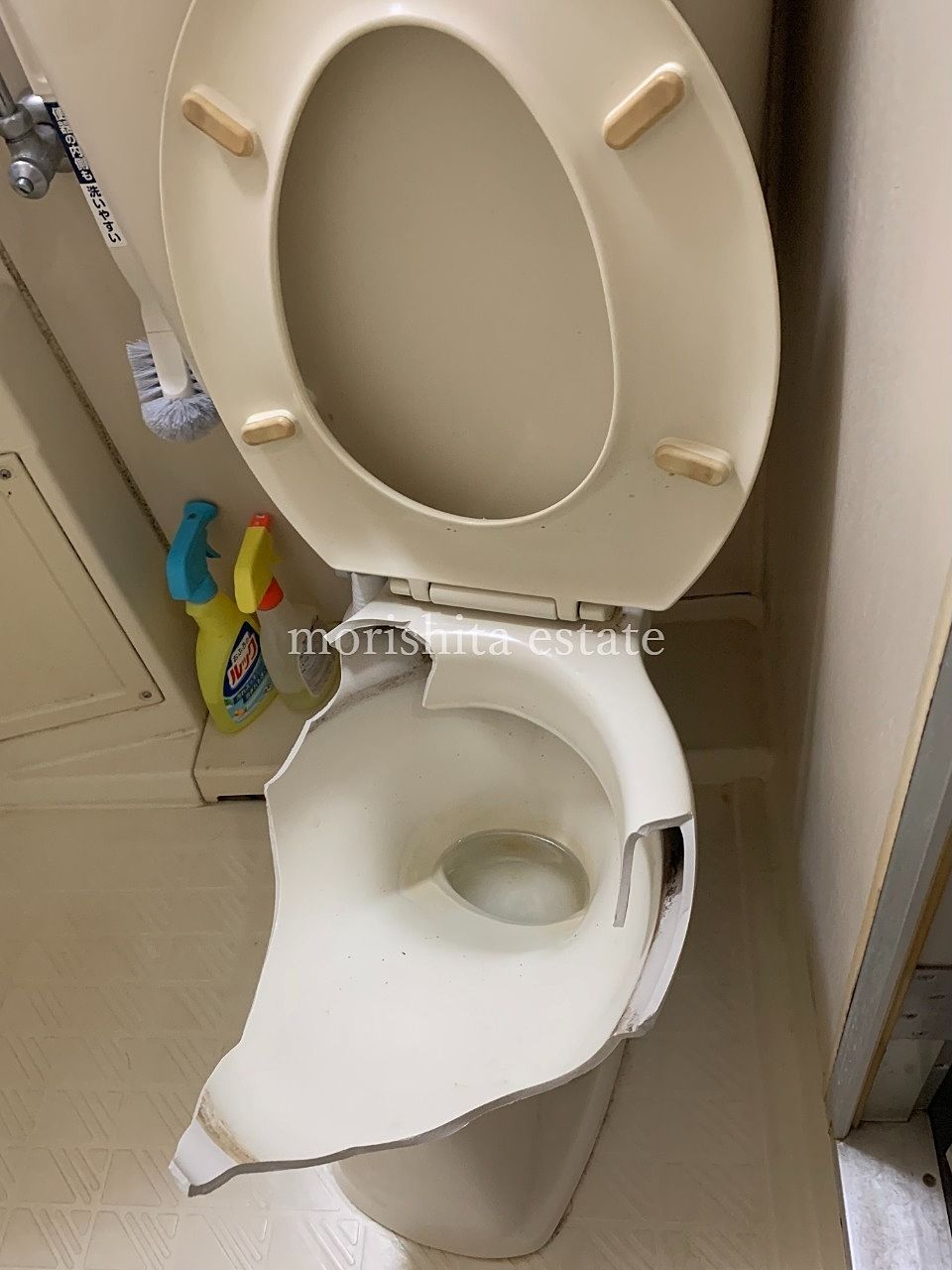 賃貸物件　地震　災害　被害　トイレ　交換工事　写真